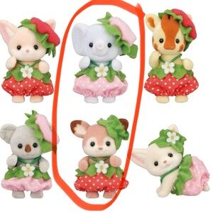 New Calico Critters- Bundle 2 Collectible Very Berry Strawberry Aster and Hilton